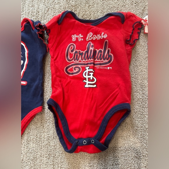St. Louis Cardinals Onesies 6-9 Months - Picture 5 of 8
